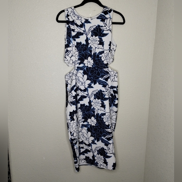 YUMI KIM Floral Showtime Dress Blue and White Size Large - Picture 2 of 8